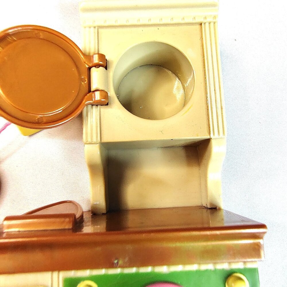 Fisher-Price My Loving Family Dollhouse Chair & Laundry Set & Washer/Dryer 2005 - Picture 8 of 13